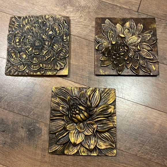 Other - Set of 3 Gold Hangings